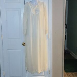 Vintage ivory long  nightgown  Sz L